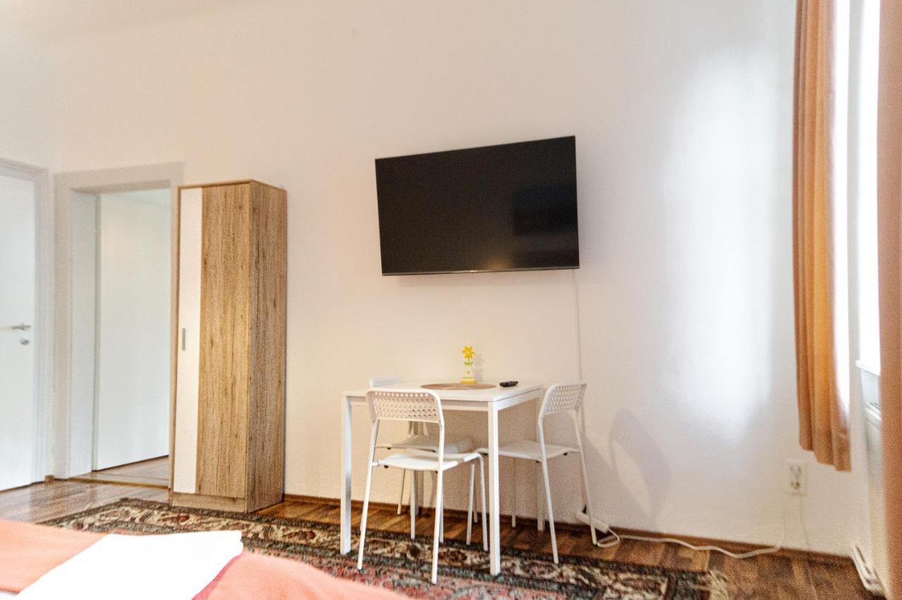 Comfy 2Br- Apartment Near Wiener Stadthalle エクステリア 写真